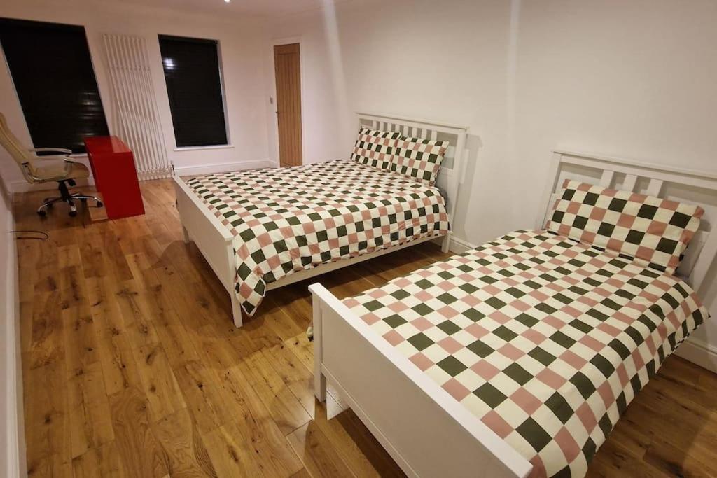 Large Annexe With Games Room Pool Table Ping Pong Air Hockey Movie Projector Windsor Esterno foto
