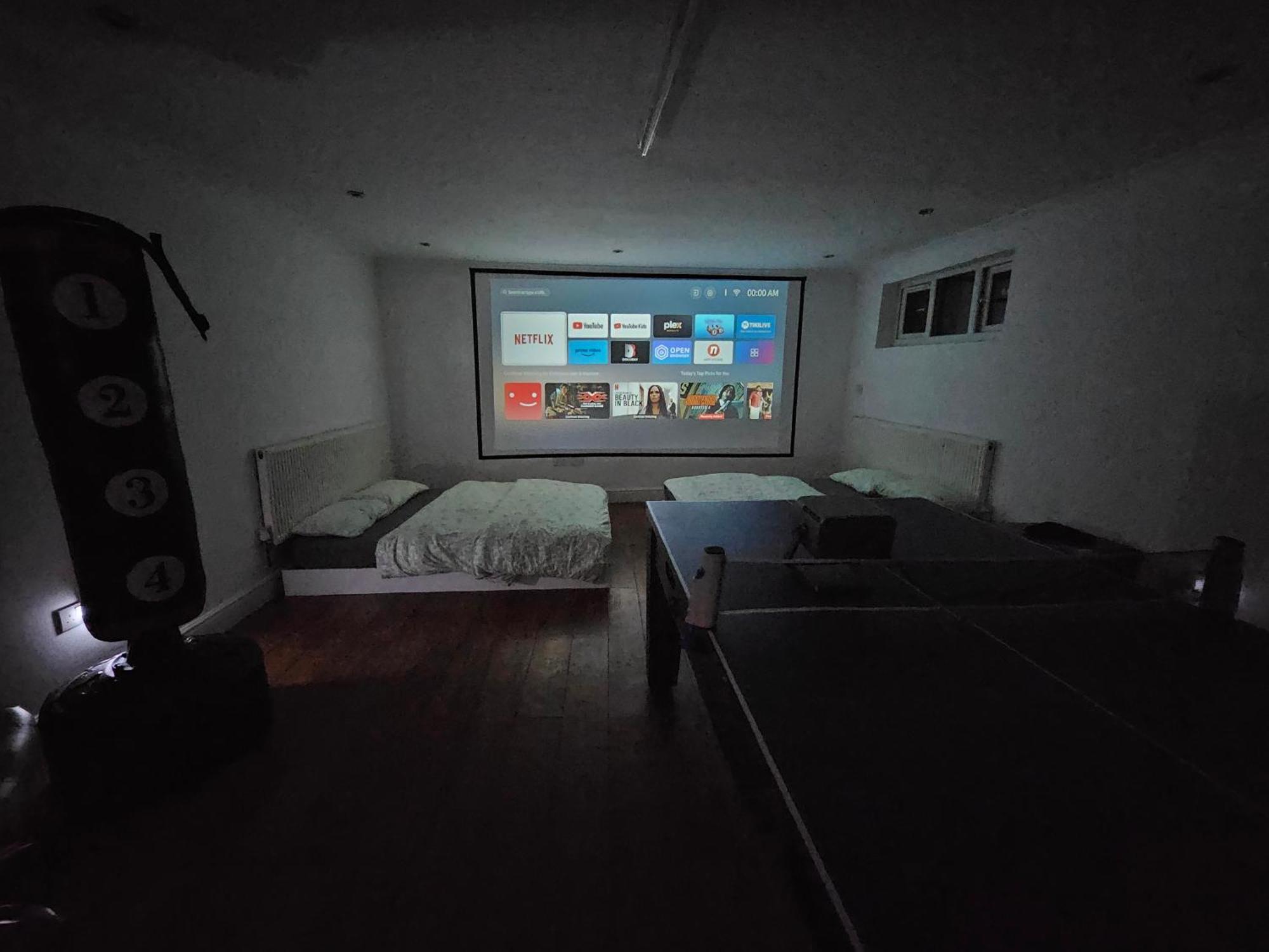 Large Annexe With Games Room Pool Table Ping Pong Air Hockey Movie Projector Windsor Esterno foto